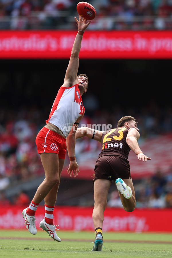 AFL Rd 2  - Sydney v Hawthorn - A-1002247