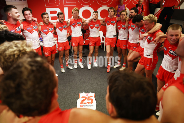 AFL Rd 2  - Sydney v Hawthorn - A-1011698
