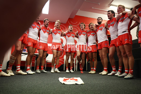 AFL Rd 2  - Sydney v Hawthorn - A-1013643