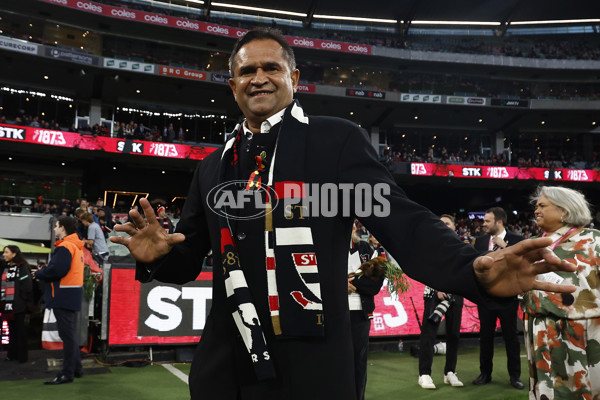 AFL Rd 3 - St Kilda v Essendon - A-1062582