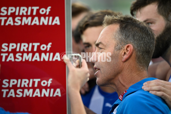 AFL Rd 6 - Gold Coast v North Melbourne - A-1301705