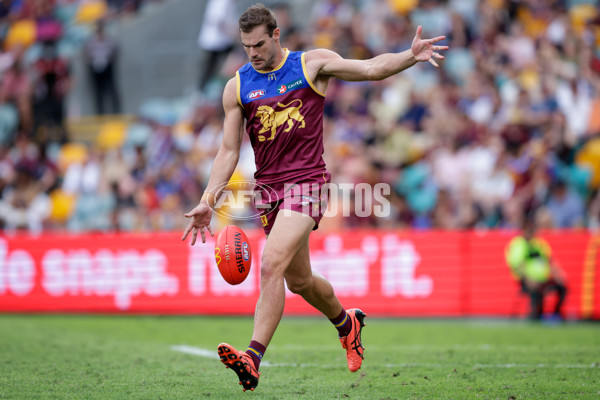 AFL Rd 6 - Gold Coast v North Melbourne - A-1345409