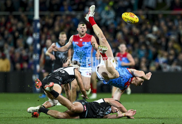 AFL 2023 Round 10 - Yartapuulti v Narrm - A-1554744