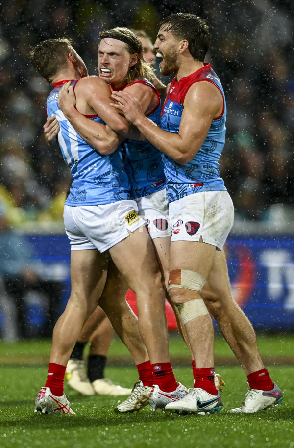 AFL 2023 Round 10 - Yartapuulti v Narrm - A-1555790