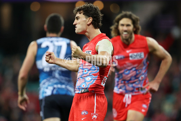 AFL 2023 Round 11 - Sydney v Carlton - A-1645037