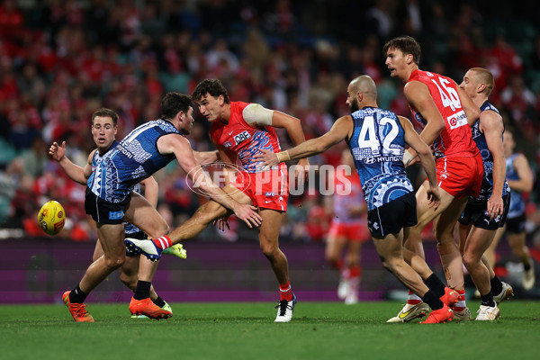 AFL 2023 Round 11 - Sydney v Carlton - A-1646178