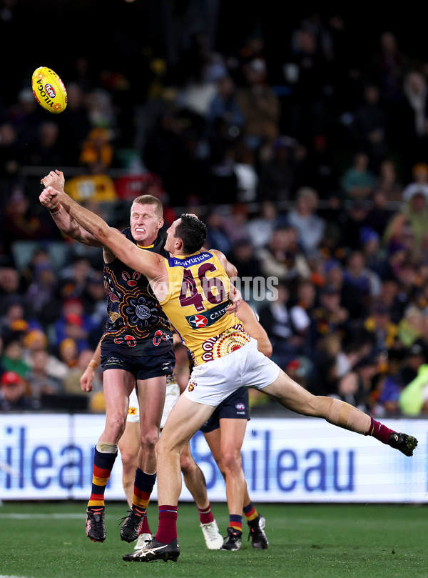 AFL 2023 Round 11 - Adelaide v Brisbane - A-1698353