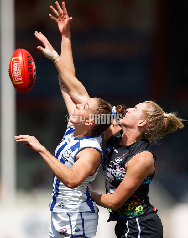 AFLW 2022 Round 04 - Carlton v North Melbourne - A-398553