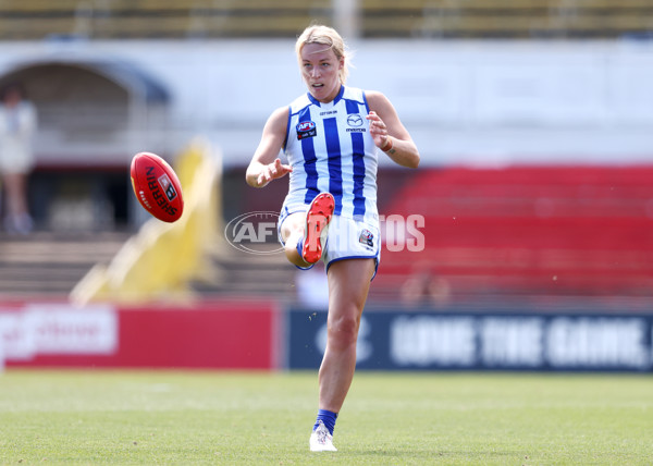 AFLW 2022 Round 04 - Carlton v North Melbourne - A-399565