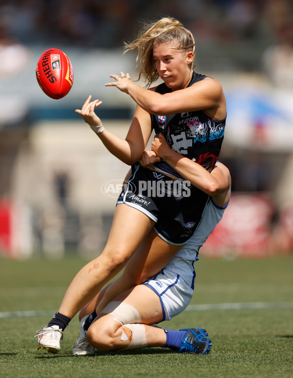 AFLW 2022 Round 04 - Carlton v North Melbourne - A-409428