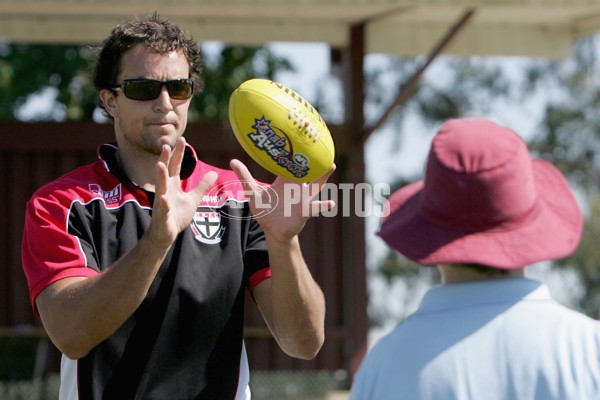 AFL Media - 2006 St Kilda AFL Community Camp - A-449361