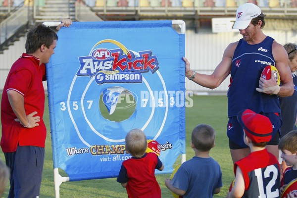 AFL Media - 2006 Melbourne AFL Community Camp - A-458292
