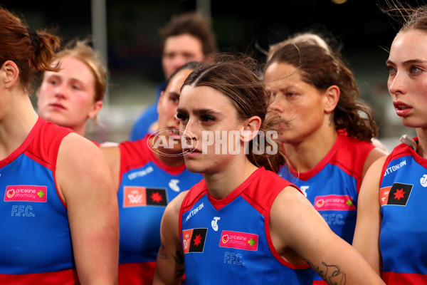 AFLW 2022 S7 Round 10 - Carlton v Western Bulldogs - A-458834
