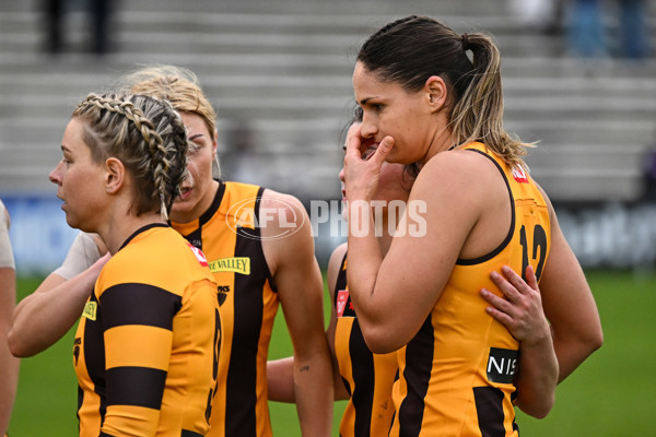 AFLW 2022 S7 Round 10 - Fremantle v Hawthorn - A-462353