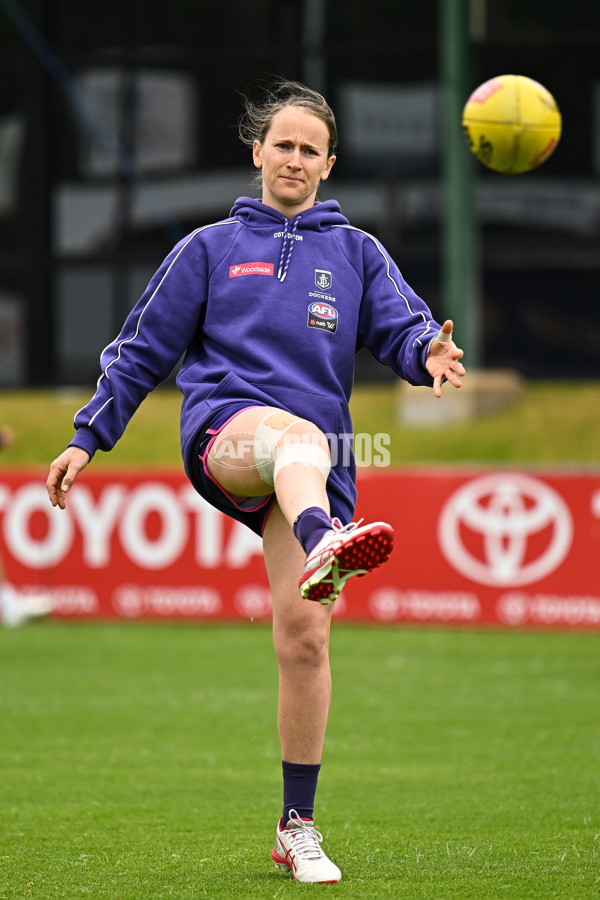 AFLW 2022 S7 Round 10 - Fremantle v Hawthorn - A-462365