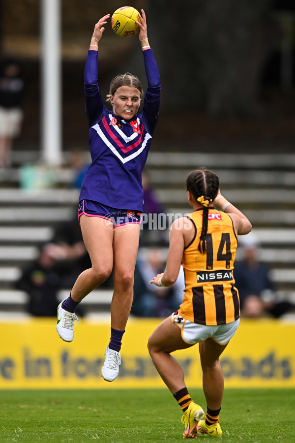 AFLW 2022 S7 Round 10 - Fremantle v Hawthorn - A-462375