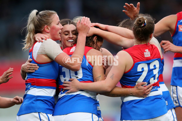 AFLW 2022 S7 Round 10 - Carlton v Western Bulldogs - A-463419