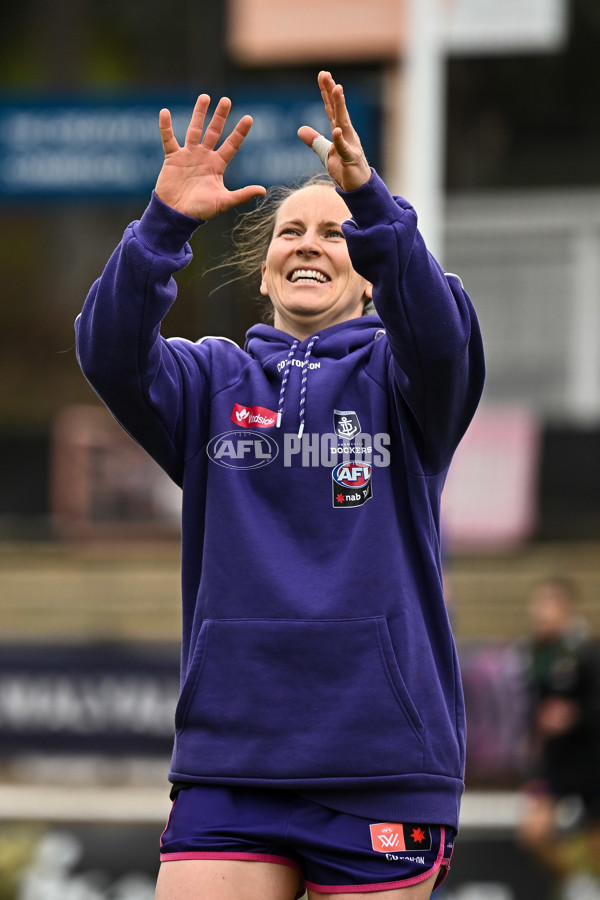AFLW 2022 S7 Round 10 - Fremantle v Hawthorn - A-463455
