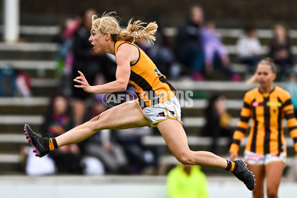 AFLW 2022 S7 Round 10 - Fremantle v Hawthorn - A-463486