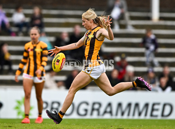 AFLW 2022 S7 Round 10 - Fremantle v Hawthorn - A-465417