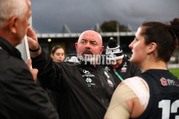 AFLW 2022 S7 Round 10 - Carlton v Western Bulldogs - A-466073