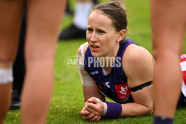 AFLW 2022 S7 Round 10 - Fremantle v Hawthorn - A-468399