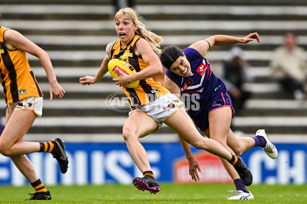 AFLW 2022 S7 Round 10 - Fremantle v Hawthorn - A-470335