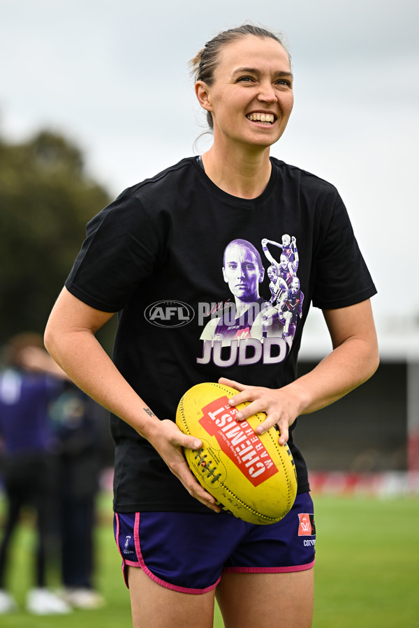AFLW 2022 S7 Round 10 - Fremantle v Hawthorn - A-476342