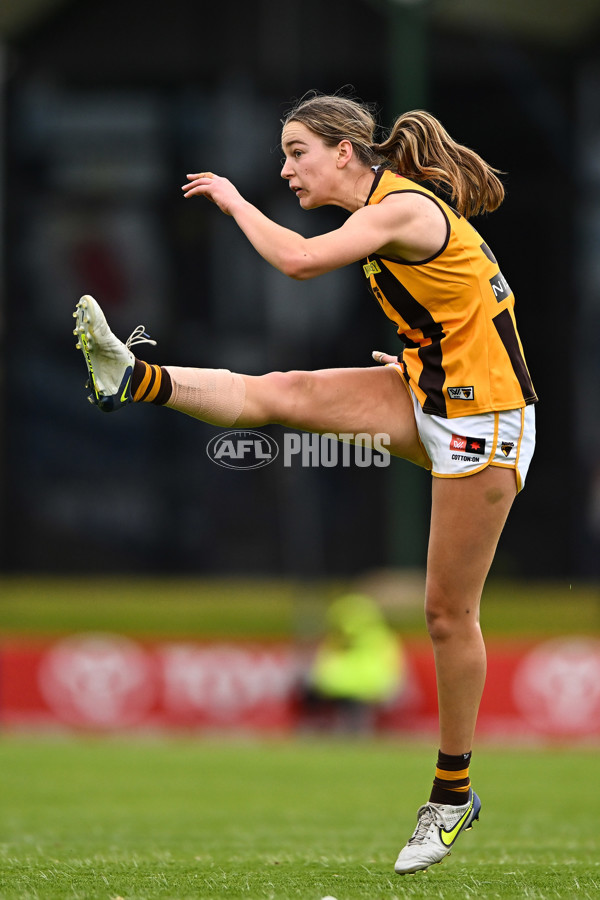 AFLW 2022 S7 Round 10 - Fremantle v Hawthorn - A-478384