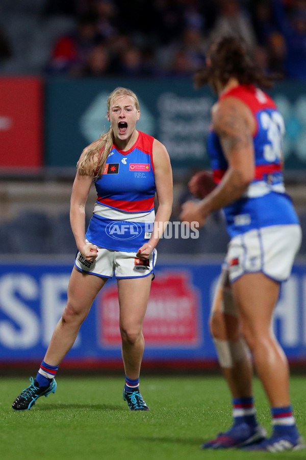 AFLW 2022 S7 Round 10 - Carlton v Western Bulldogs - A-483713