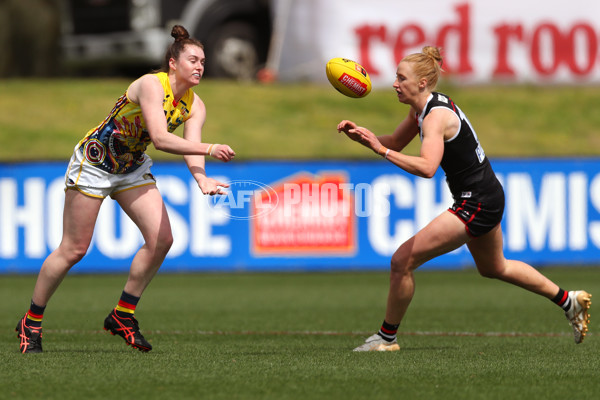 AFLW 2022 S7 Round 10 - St Kilda v Adelaide - A-483764
