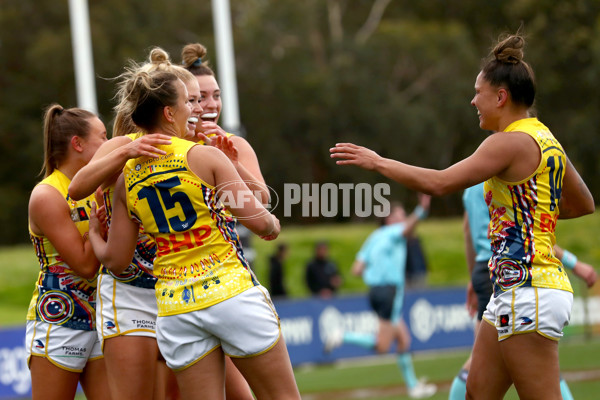 AFLW 2022 S7 Round 10 - St Kilda v Adelaide - A-484637