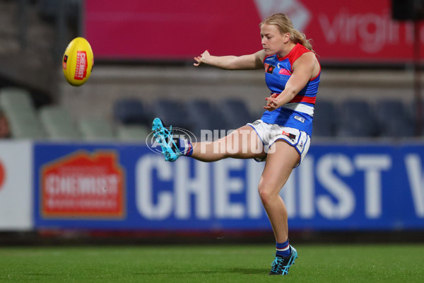 AFLW 2022 S7 Round 10 - Carlton v Western Bulldogs - A-487024