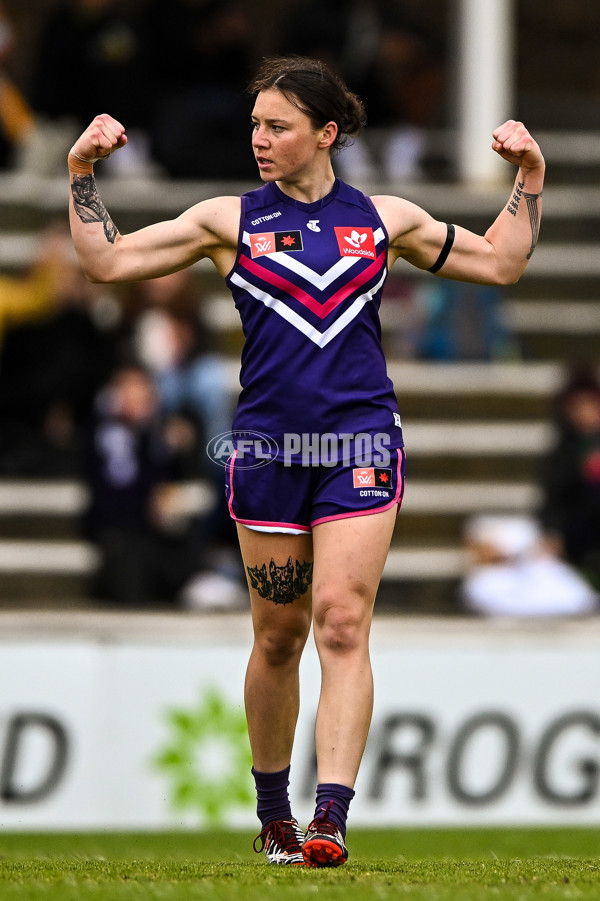 AFLW 2022 S7 Round 10 - Fremantle v Hawthorn - A-487071