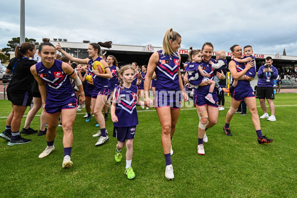 AFLW 2022 S7 Round 10 - Fremantle v Hawthorn - A-487080