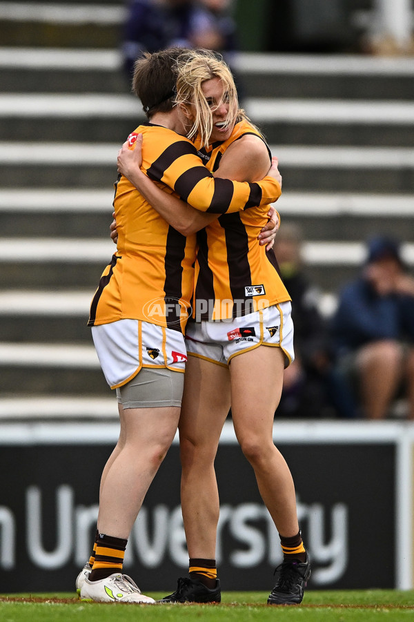 AFLW 2022 S7 Round 10 - Fremantle v Hawthorn - A-487085