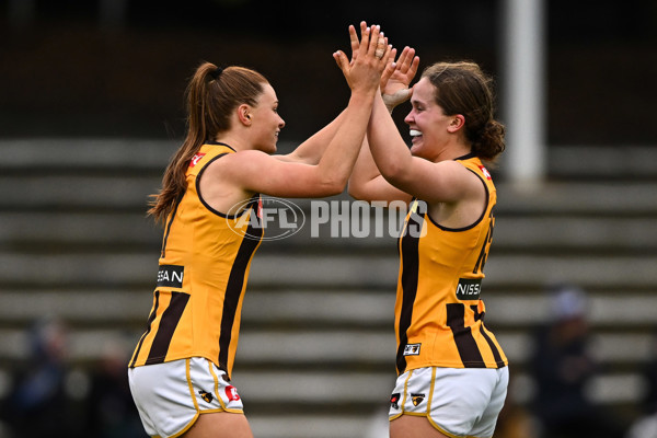 AFLW 2022 S7 Round 10 - Fremantle v Hawthorn - A-487090