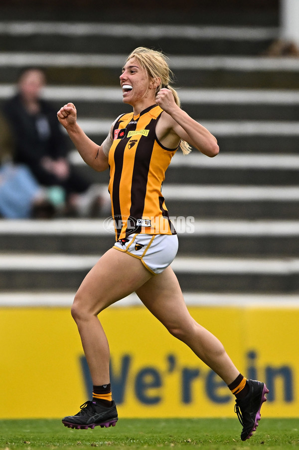 AFLW 2022 S7 Round 10 - Fremantle v Hawthorn - A-488840