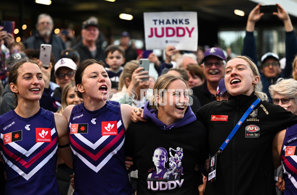 AFLW 2022 S7 Round 10 - Fremantle v Hawthorn - A-489772