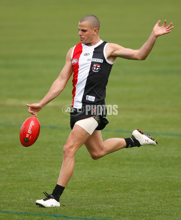 AFL 2010 Training - St Kilda 280910 - 219082