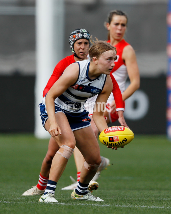 AFLW 2022 S7 Round 10 - Geelong v Sydney - A-491355