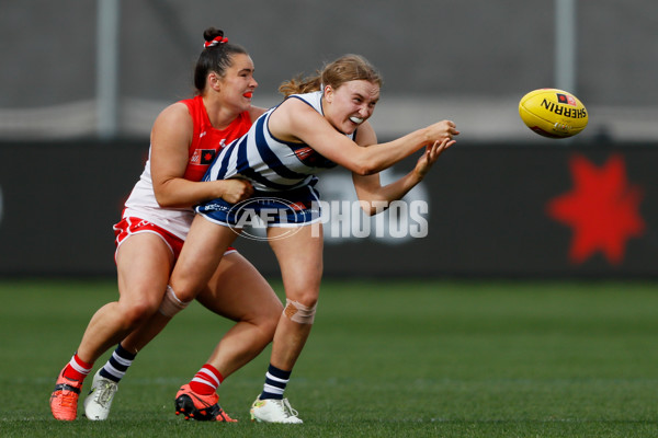 AFLW 2022 S7 Round 10 - Geelong v Sydney - A-491359