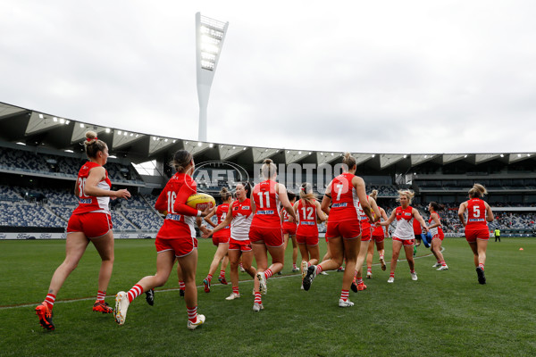 AFLW 2022 S7 Round 10 - Geelong v Sydney - A-492231