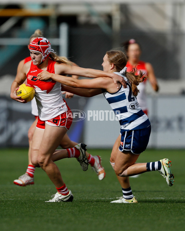 AFLW 2022 S7 Round 10 - Geelong v Sydney - A-492241