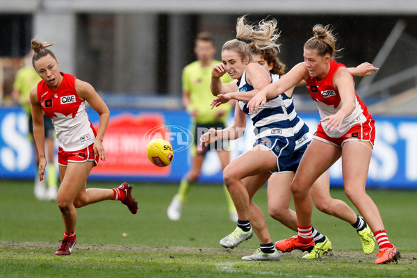 AFLW 2022 S7 Round 10 - Geelong v Sydney - A-494798