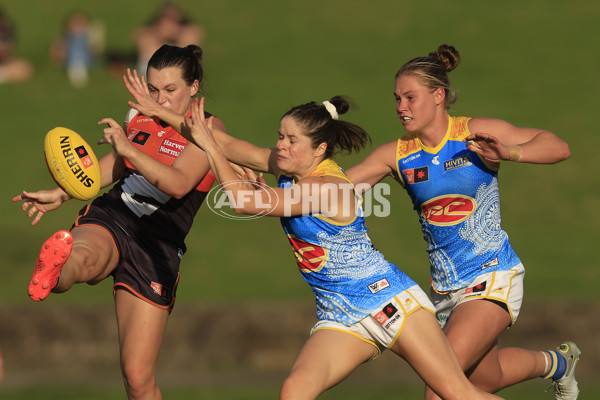 AFLW 2022 S7 Round 10 - GWS v Gold Coast - A-498777