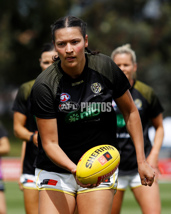 AFLW 2022 S7 Round 10 - North Melbourne v Richmond - A-498796