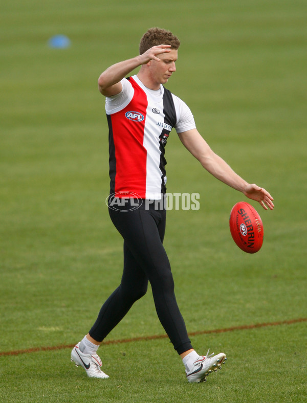 AFL 2010 Training - St Kilda 280910 - 219083