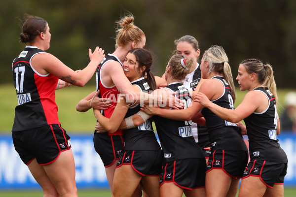 AFLW 2022 S7 Round 10 - St Kilda v Adelaide - A-499876