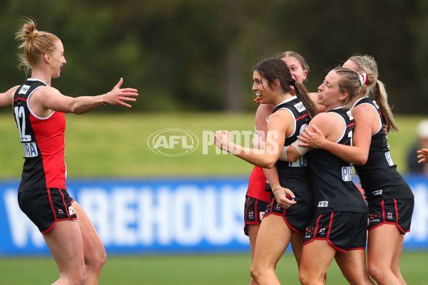 AFLW 2022 S7 Round 10 - St Kilda v Adelaide - A-501308